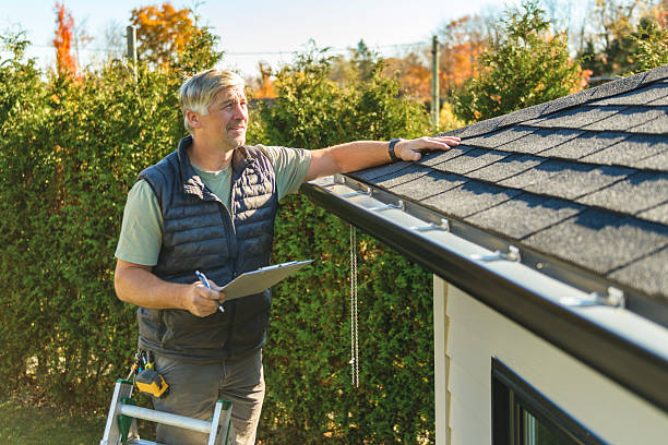 Professional Roofing technician working in Bridgeview, IL